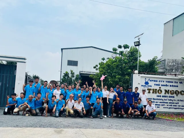 Nhà xưởng và đội ngũ Thỏ Ngọc