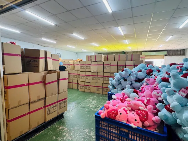 Kho thành phẩm thú bông chờ giao